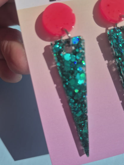 Konische Glitzerohrringe mit Neonrot